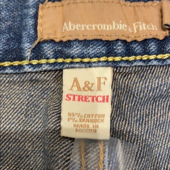 Abercrombie and Fitch denim Frayed Jean shorts - Picture 4 of 6